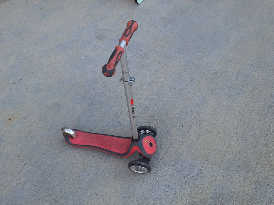 Детска тротинетка Globber Ferrari
