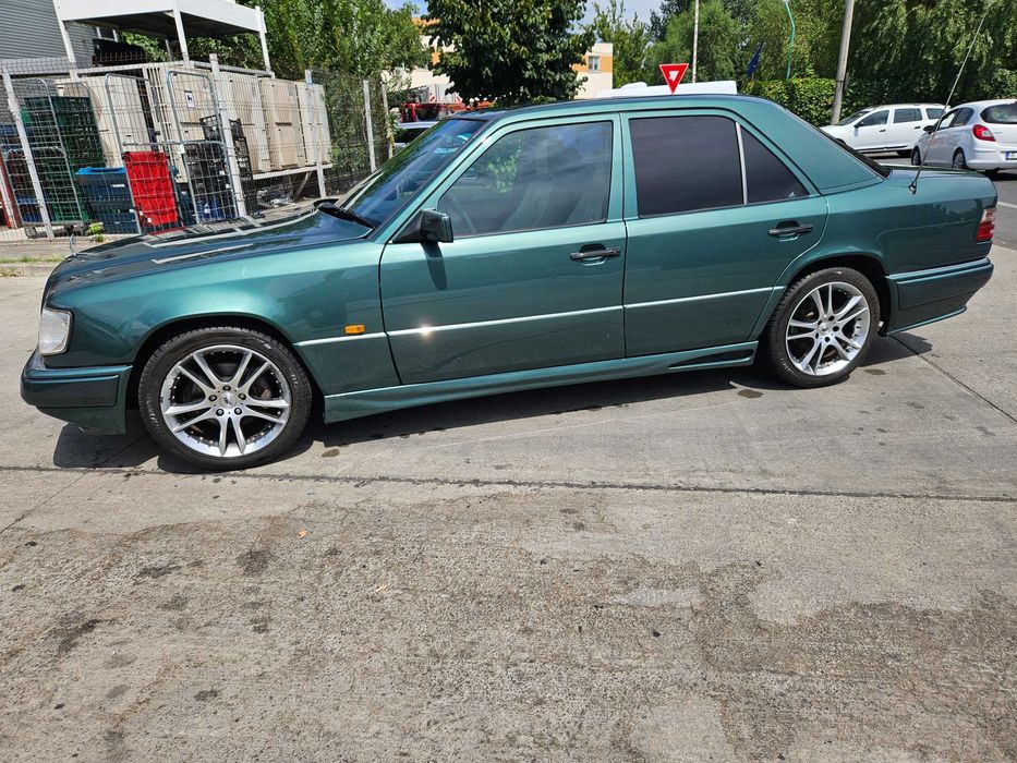 Mercedes  W124 E200