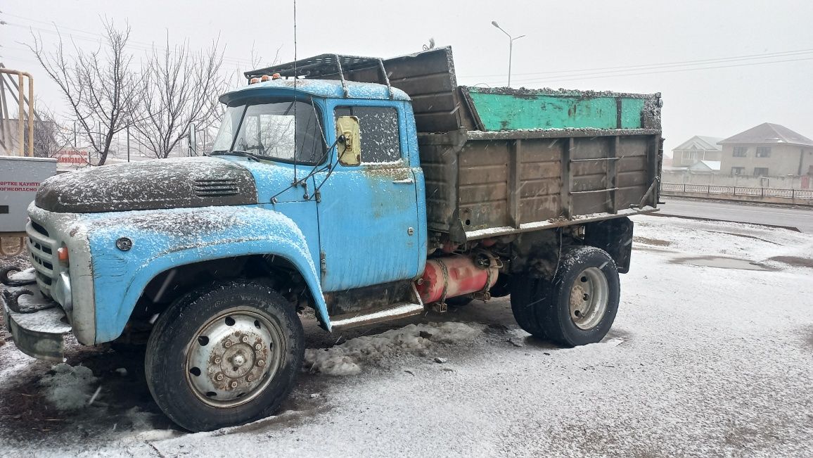 Продаеться зил коротыш.