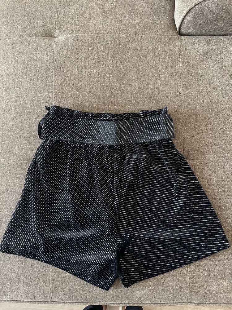 Блестящи пантaлонки Zara
