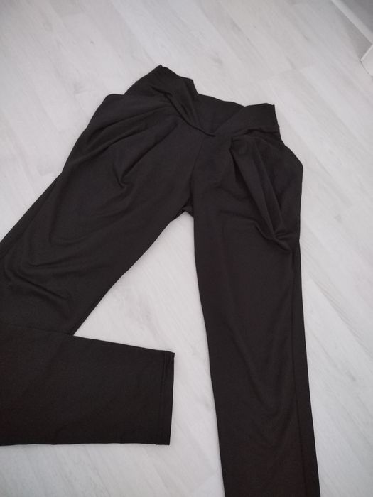 Pantaloni negri dama cu buzunare și pense laterale S