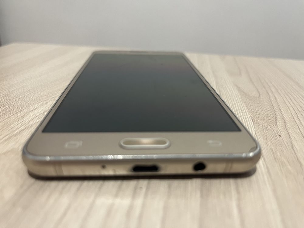 Продам телефон samsung j5