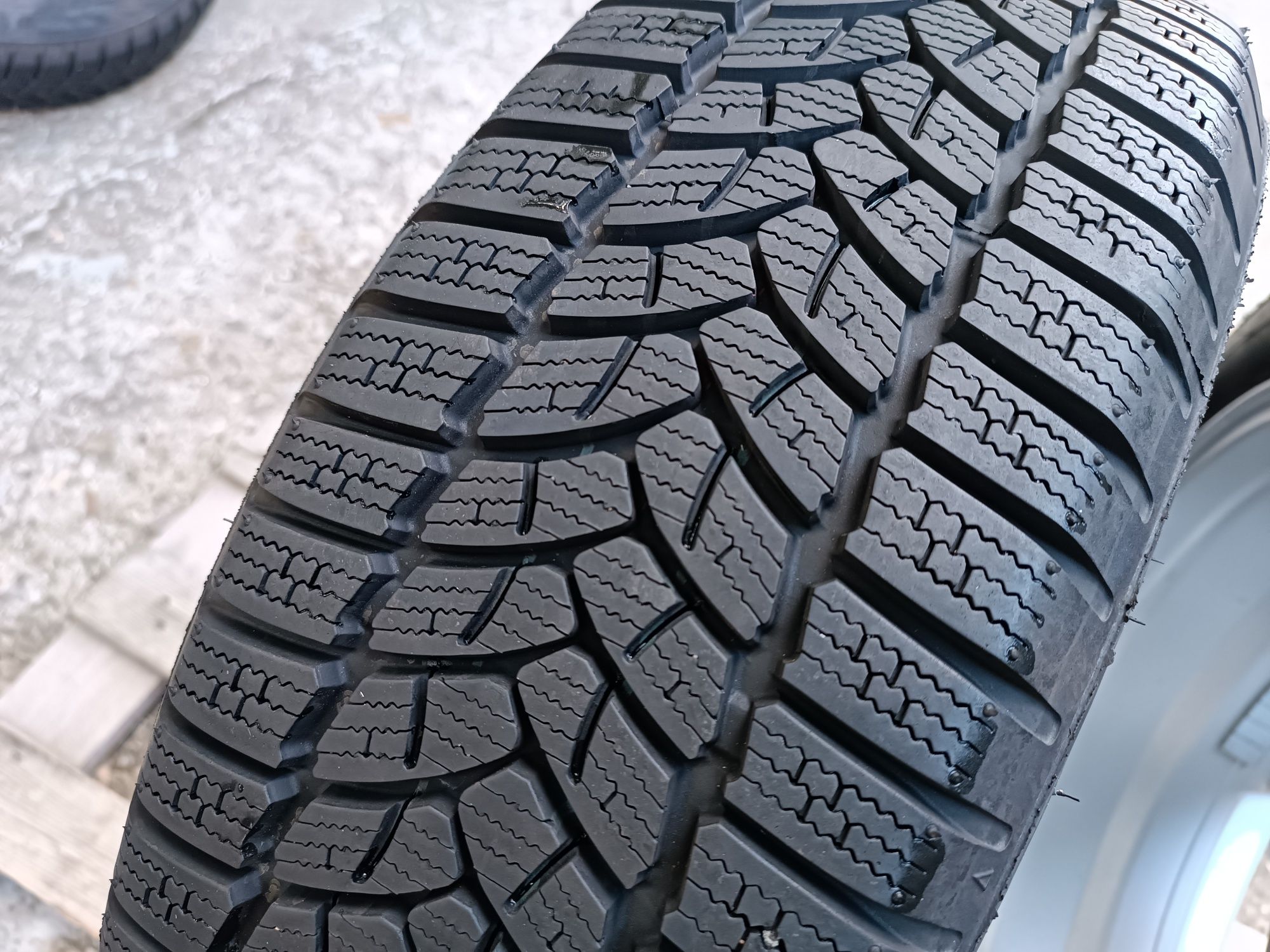 2бр зимни гуми 185/60/15 Firestone