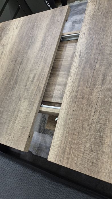 Масивна разтегателна трапезна маса