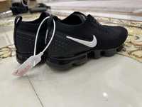Кроссовки для бег от бренда Nike.