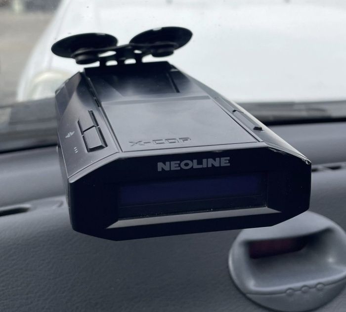NEOLINE 7700s BLACK Qora karobkali kam ishlatilgan faqat radarni ozi