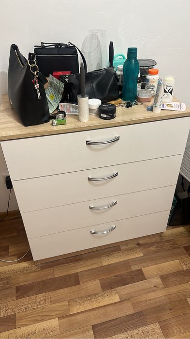 Комод в спальню! Срочно!!! В отличном состяний!!! В связи с переездом!