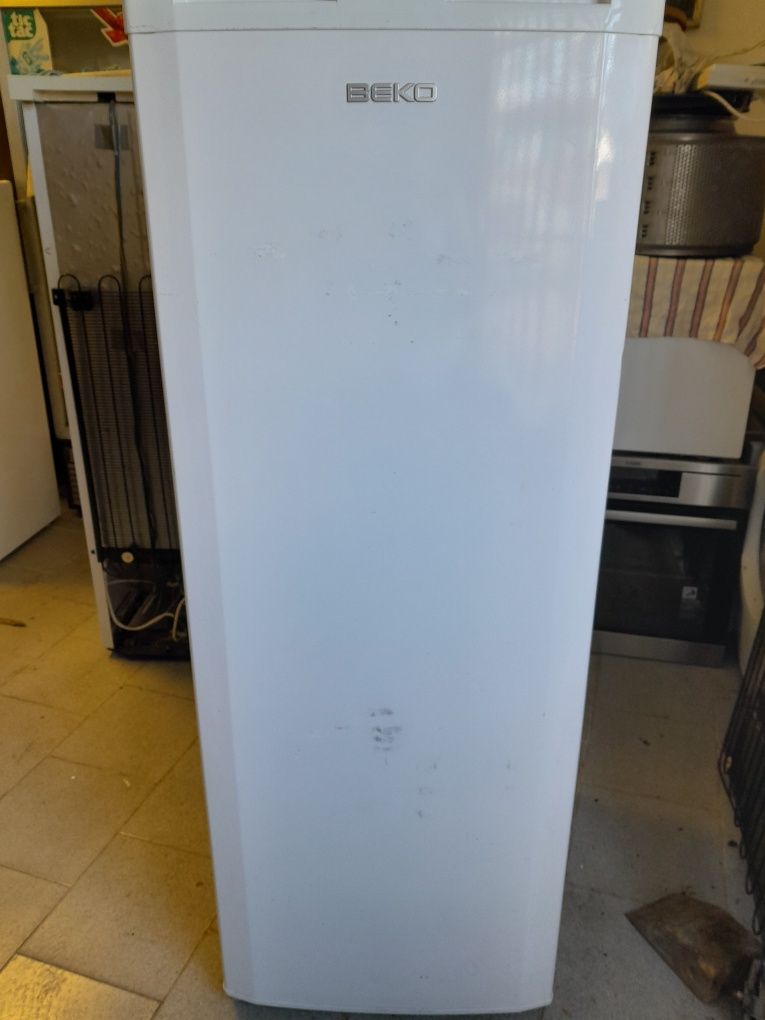 Охладител Beko 240l