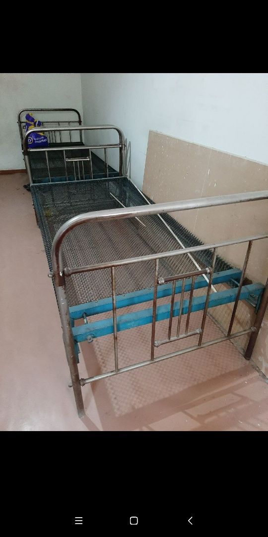 Продам железную кровать.