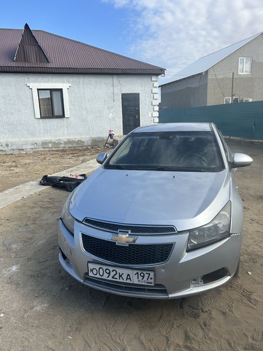 Шевроле Круз 2010 год. Срочно продам сост среднее