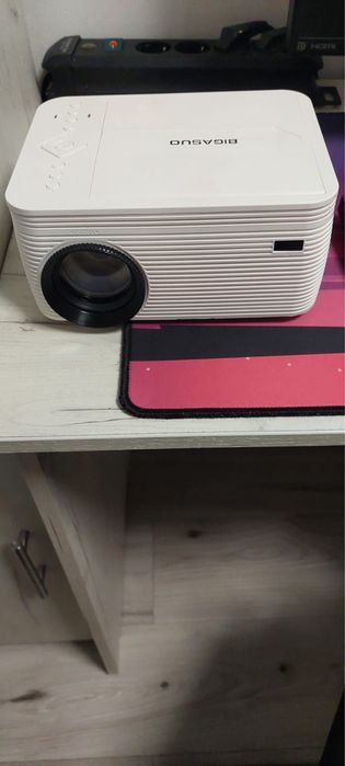 Proiector bigauso + cablu hdmi