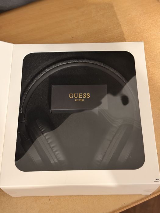 Безжични слушалки Guess
