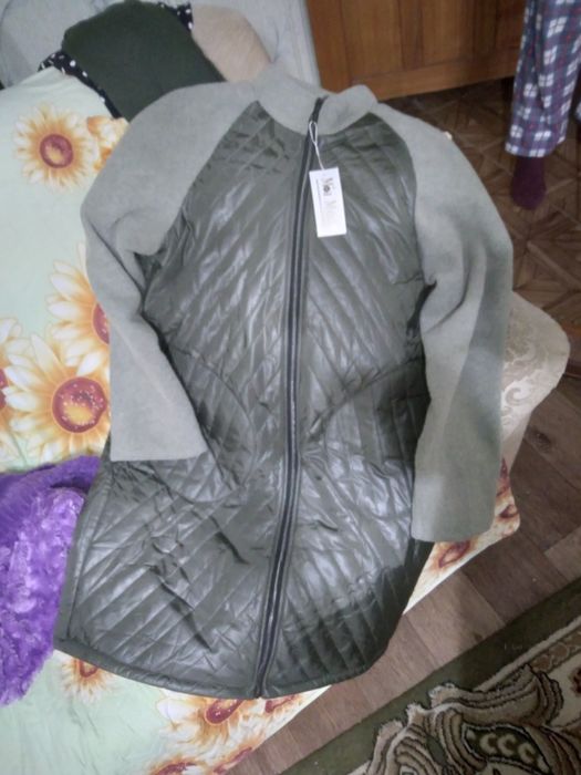 Продам осенние куртки.