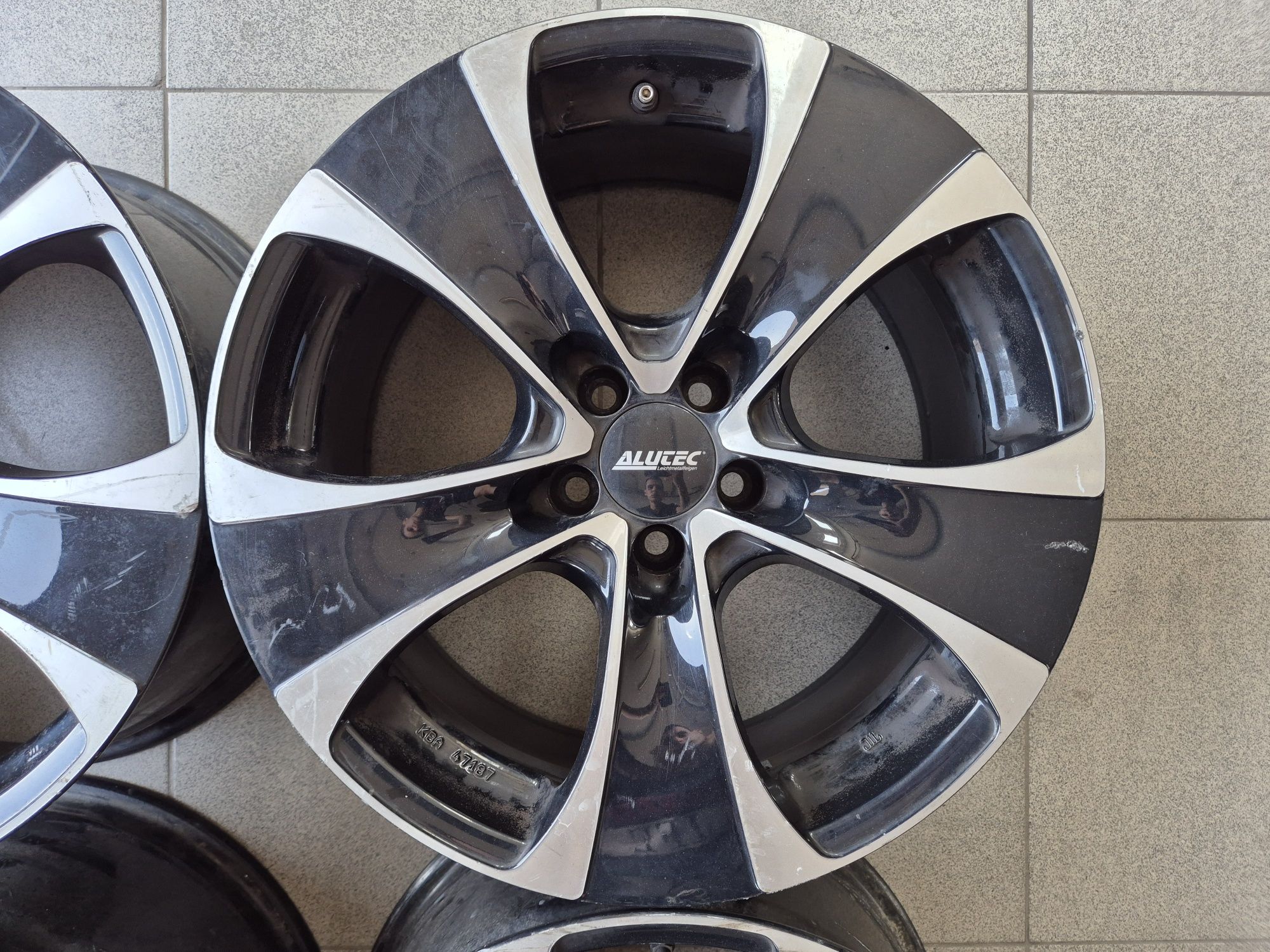 Алуминиеви джанти Alutec 17 5x100