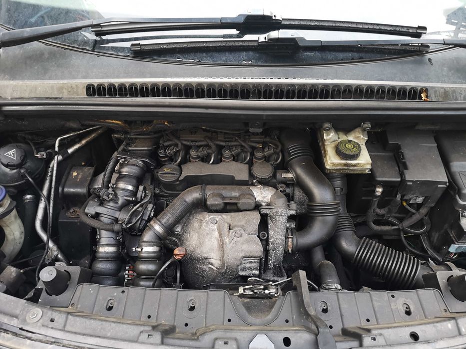 Dezmembrez Peugeot 3008 2010 1.6