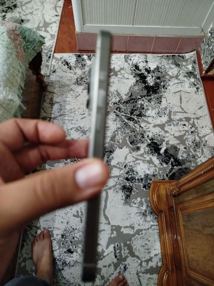 Iphone 15 pro max 256 ideal xolatda chizilgan qirilgan joyi yuq
