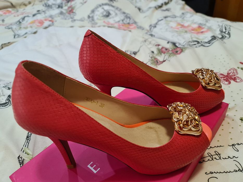 Vând pantofi noi piele Epica