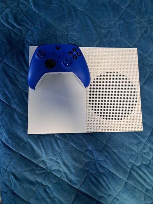 Vând Xbox one S ca nou  culoare alb