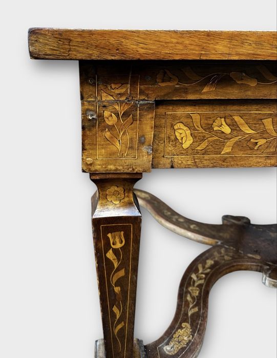 Masa cu intarsie veche perioada 1770