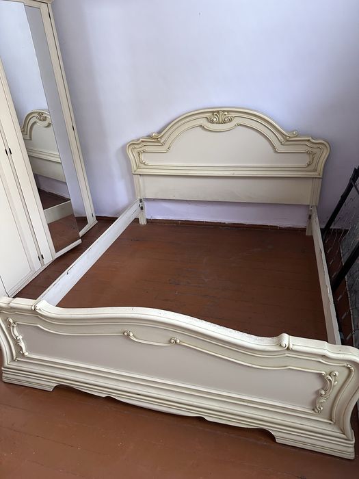 Спальный гарнитур качественный