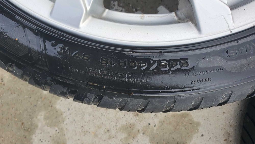 Vand jante aliaj audi a4b8 pe 18", cauciucurile trebuie schimbate