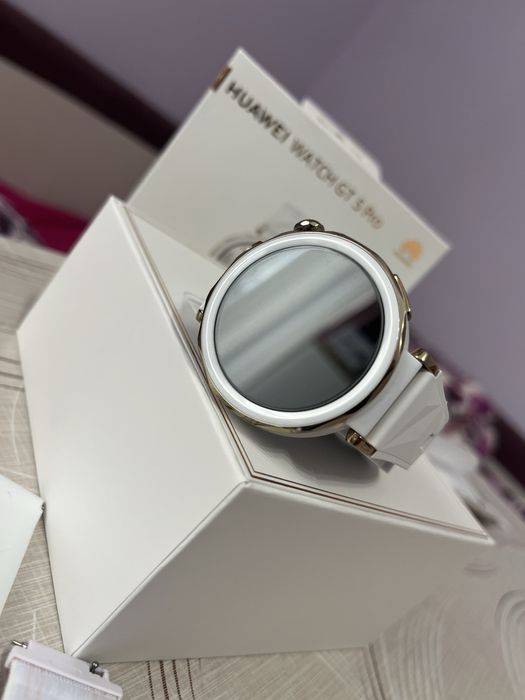 Нов Huawei watch gt5 pro с много подаръци