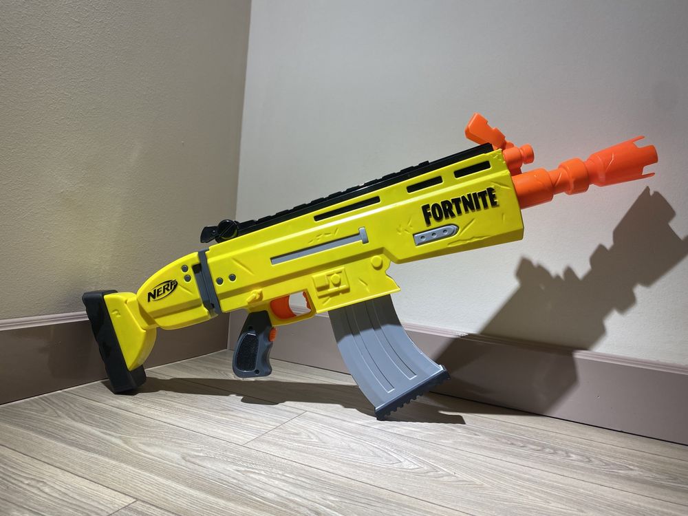 Бластер Nerf Scar из Фортнайт