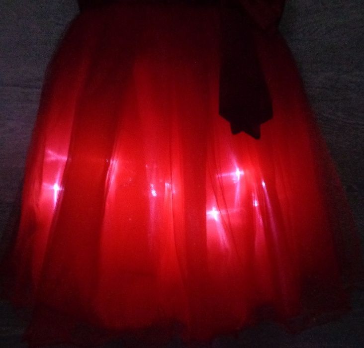 Детска светеща рокля червена,бяла розова, св.синя. ново.