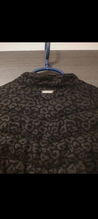 Geaca guess stare foarte buna