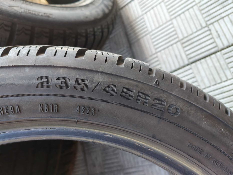 235 45 20,2buc iarna DUNLOP,WinterSport5,dot4223,peste8mm
