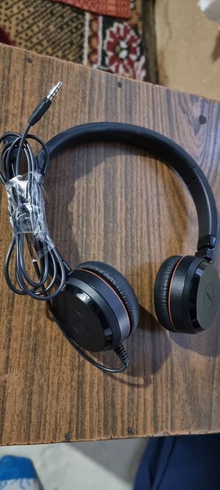 Se vinde sunt noi căștile