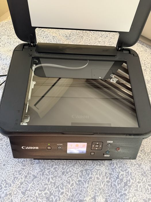 Продава се принтер canon TS5150.