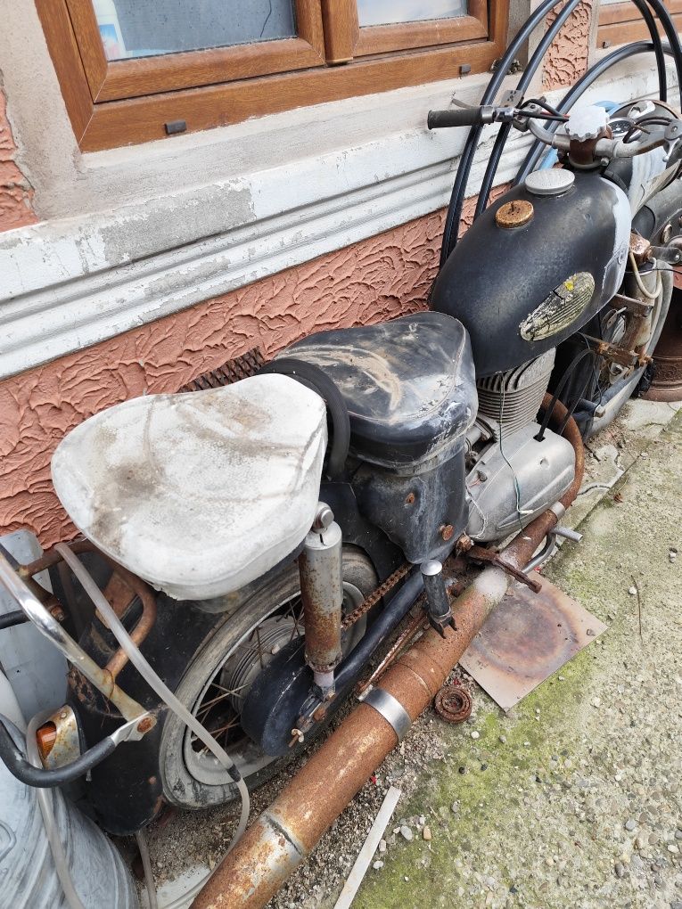 Motocicleta MZ pentru restaurare