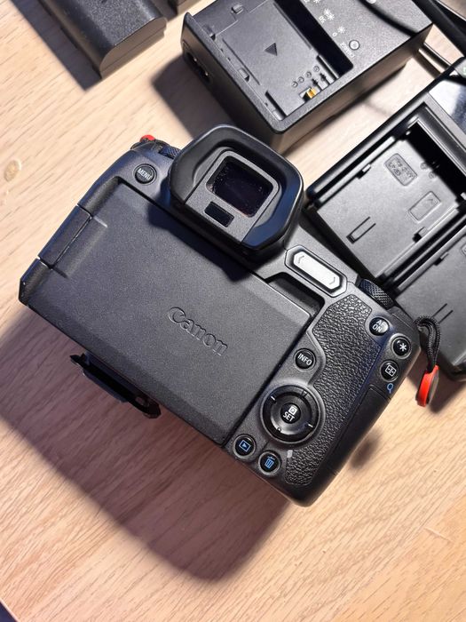 VAND body Canon Eos R full frame 30mp + adaptor EF-RF