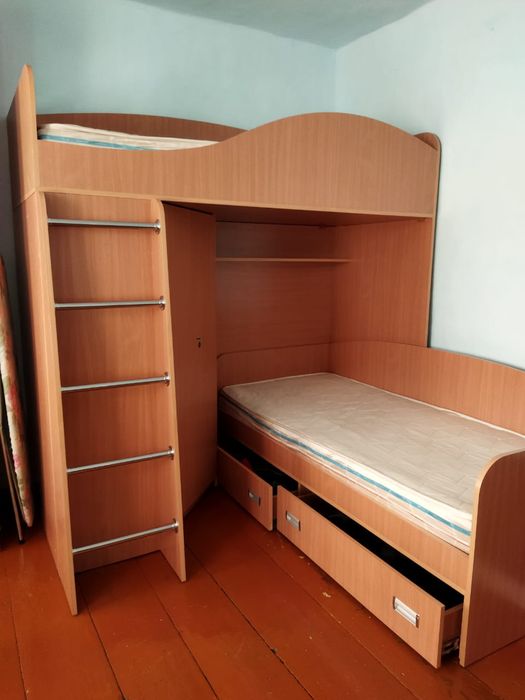 Продам кровать двухярусная