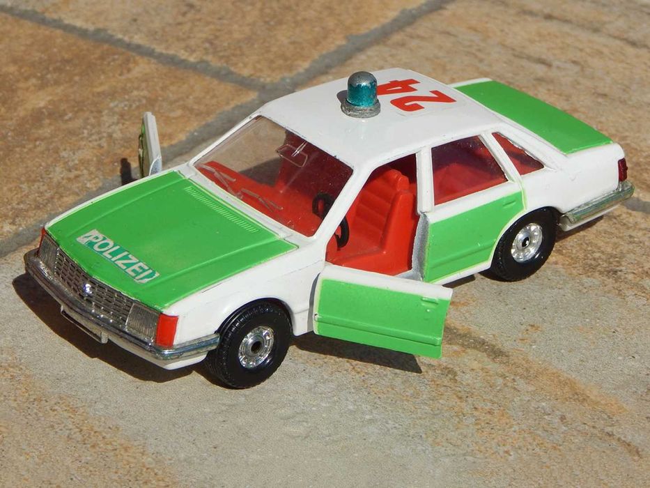 Macheta masina politie Opel Senator A Corgi fab Marea Britanie sc 1:36