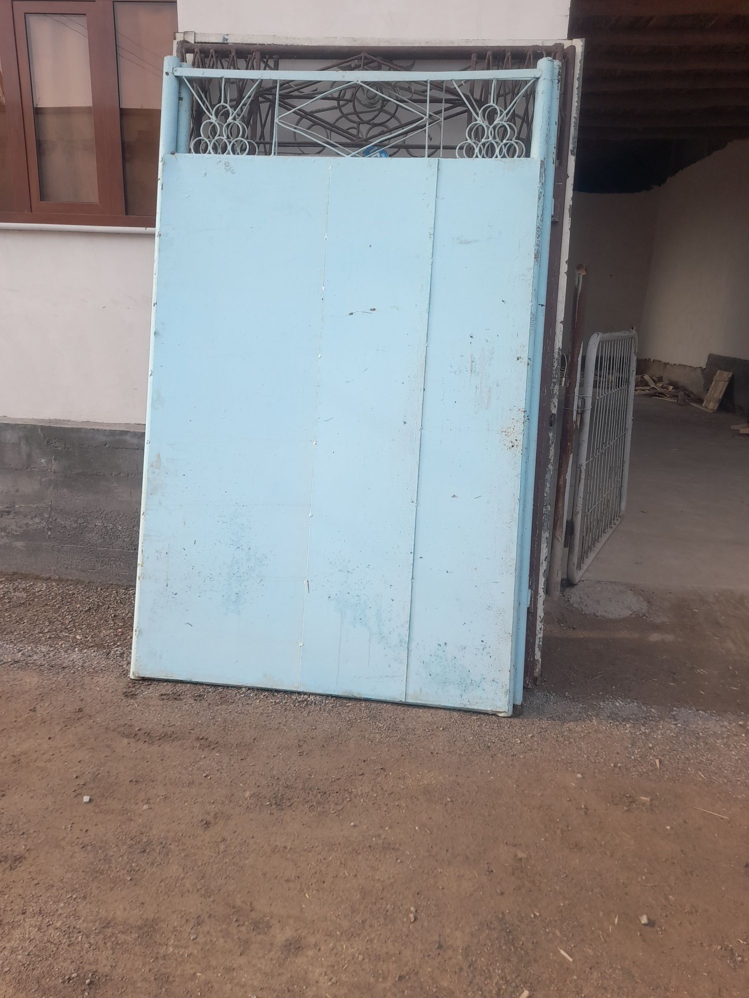 Arzon sifatli darvozalar sotiladi