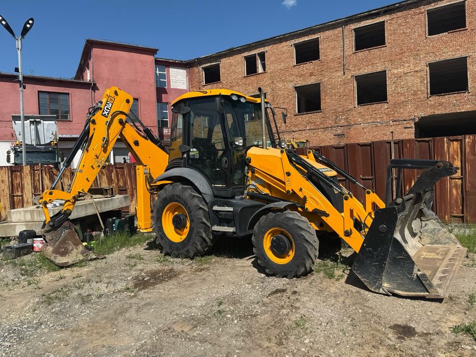 Inchiriez si prestez servicii cu buldoexcavator Jcb 3CX 2019 !