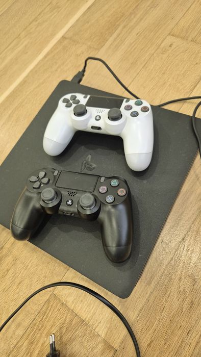 Игровая приставка Playstation 4