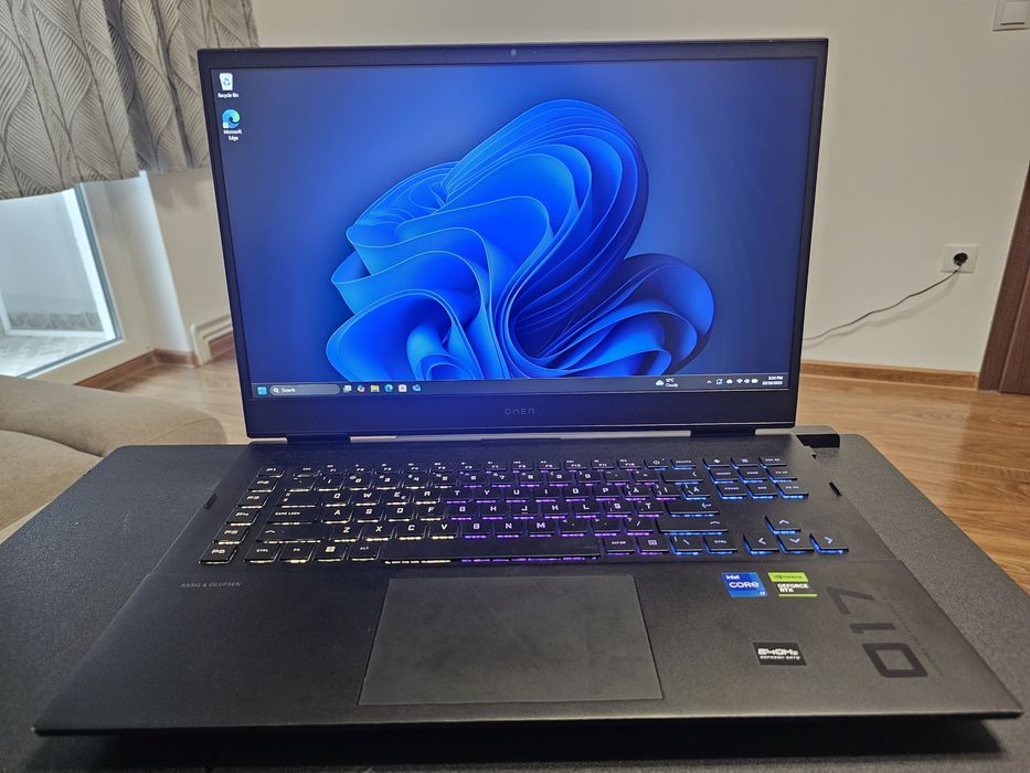 HP OMEN 17 - i7-13700HX, RTX 4090, 16GB RAM, 1TB SSD, 17.3" QHD 240Hz