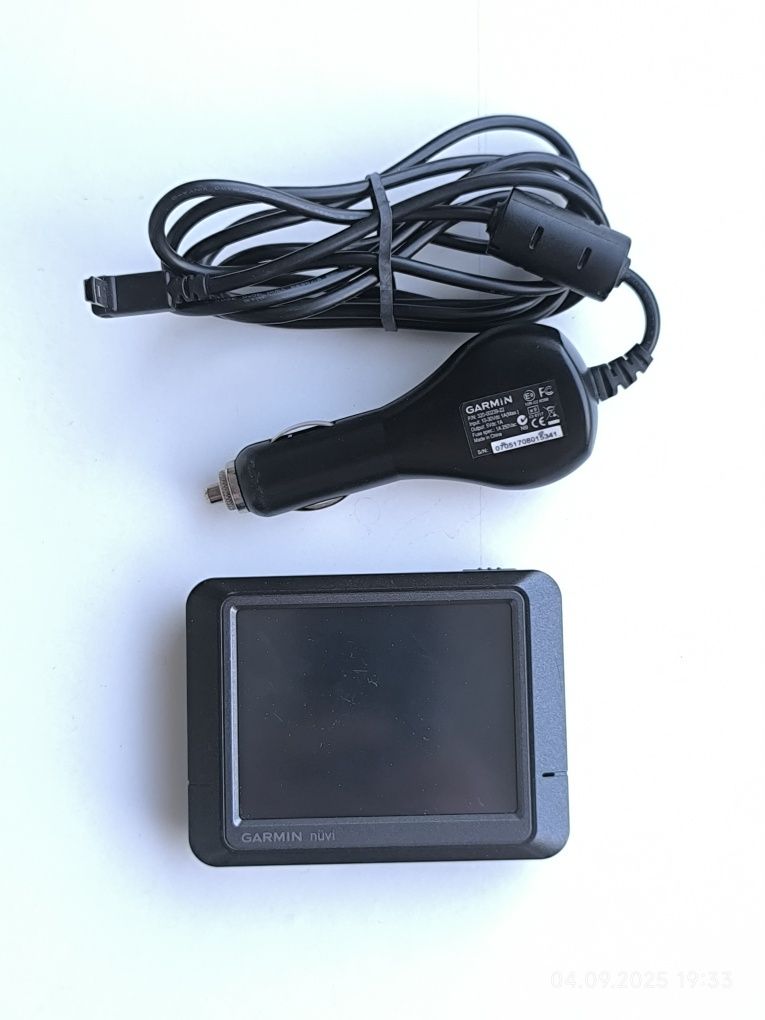 Навигация Garmin nuvi 255 с оригинално зарядно