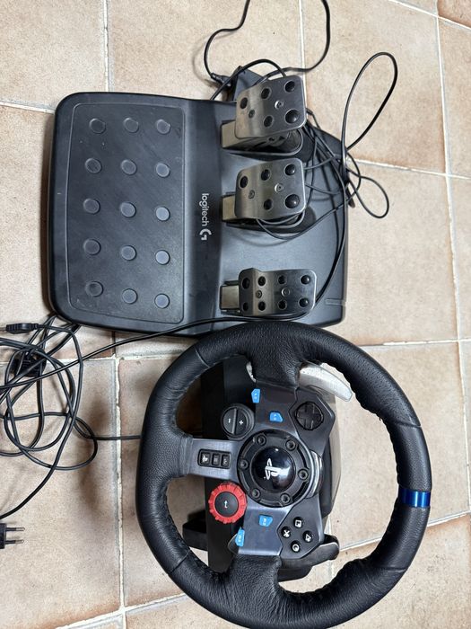 Logitech волан и педали като нови