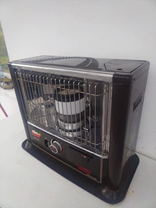 Отоплителна печка натечна ГАЗ, течен парафин, керосин 
За отопление на