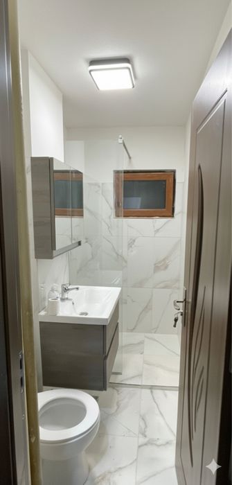 Inchiriez apartament .