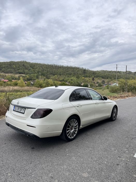 Mercedes-Benz E220 W213