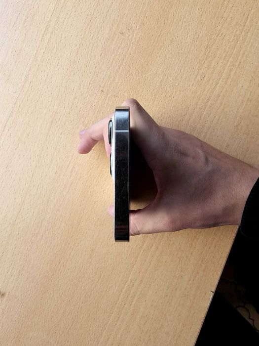 Iphone 13 pro с дребни дефекти