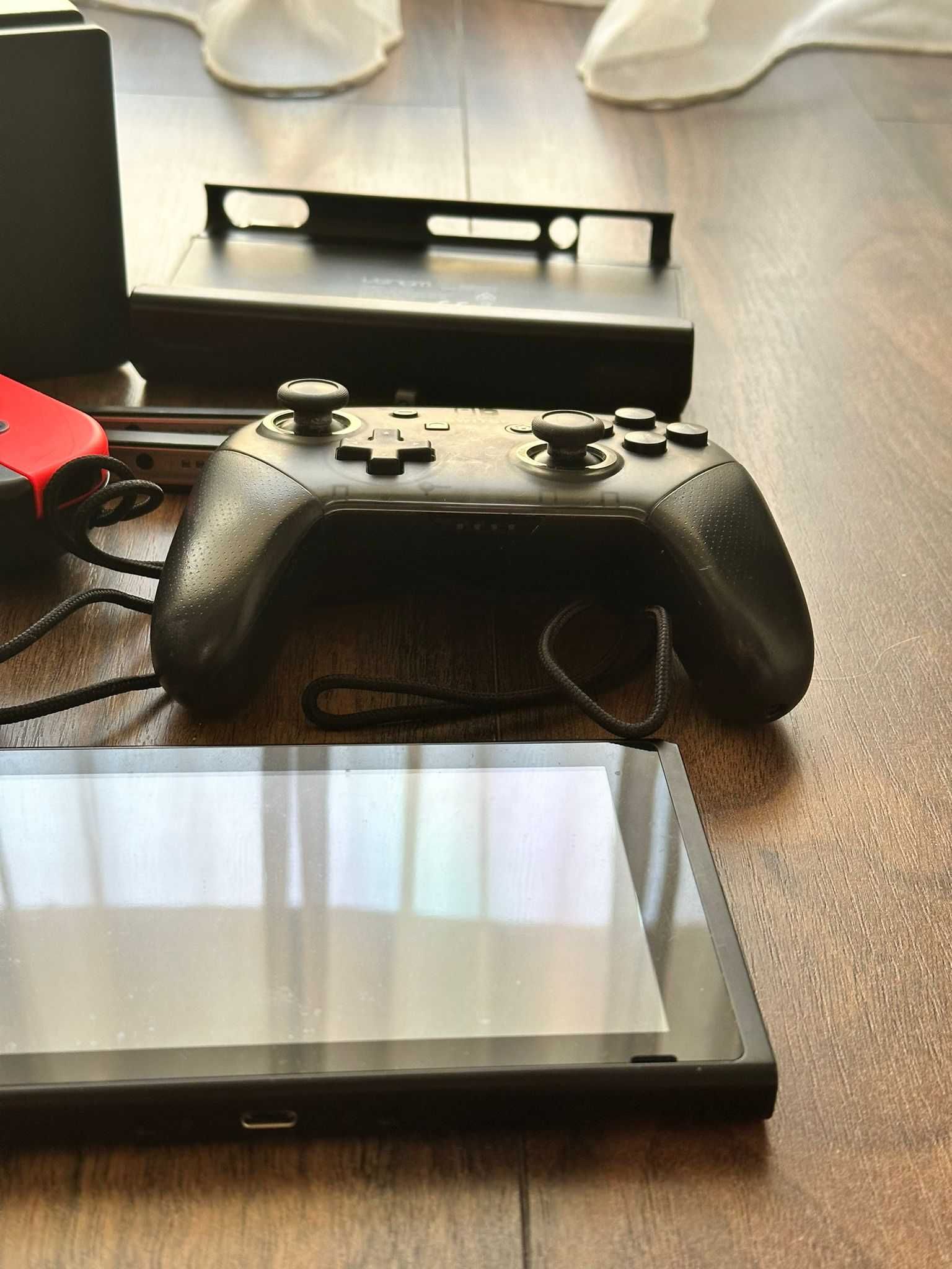 Nintendo Switch, Accesorii si jocuri