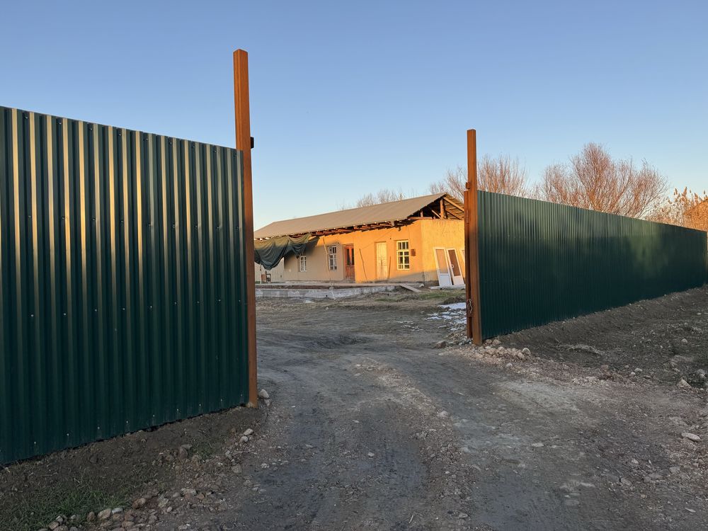 Продается теплица и свободное место для производства.