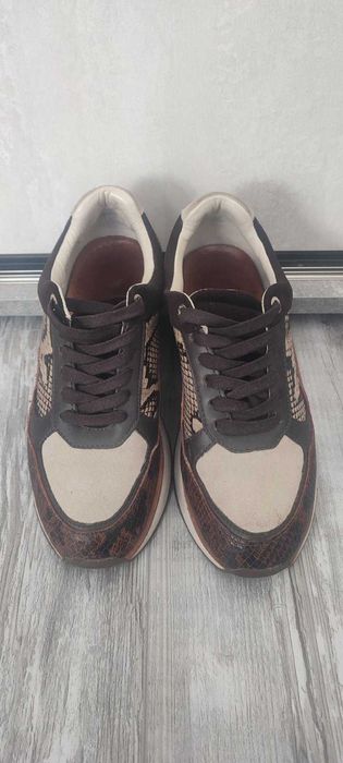 Тотална разпродажба на маратонки