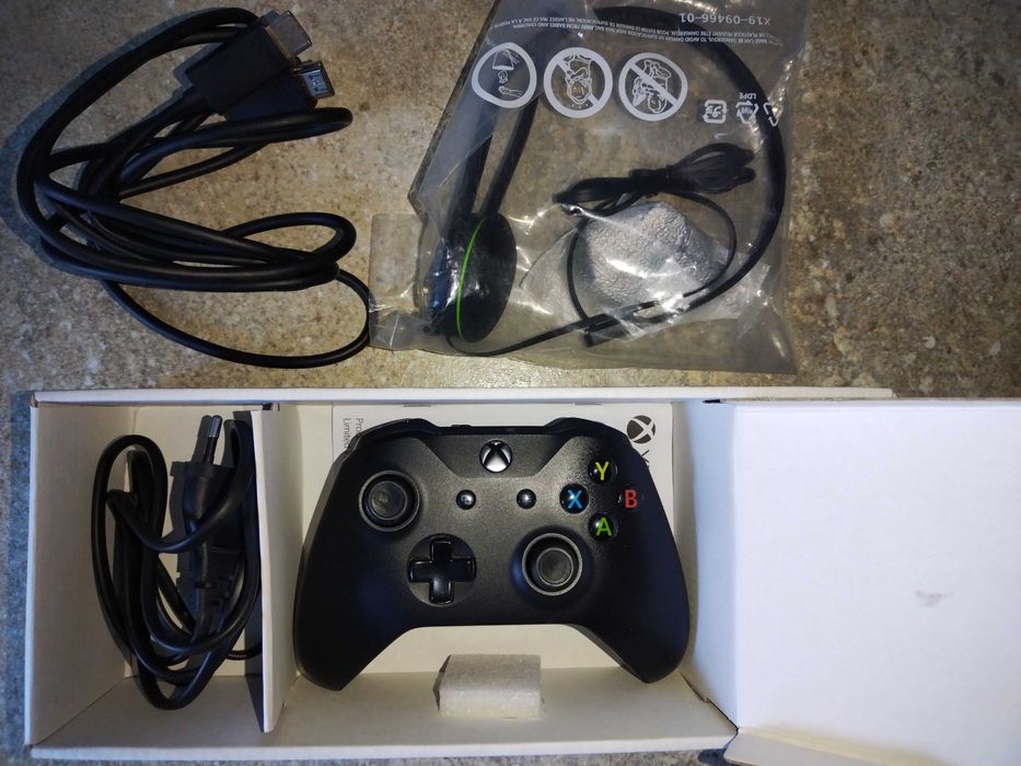 Consola Microsoft Xbox One X, 1TB SSD